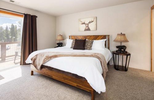 Black Hawk House | Private Mountain Retreat w Hot Tub Games &Views