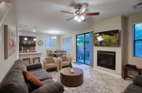 South Scottsdale House | Private Patio & Grill 10 minutes to Old Town