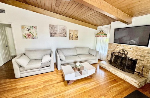 Winnetka House | Private Pool House with Spa, Family-Friendly 3BR