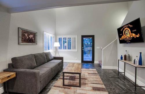 Sunburst Farms East House | Private Pool Oasis with Hot Tub & Golf Simulator