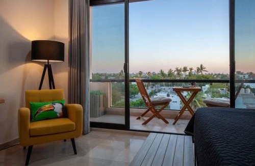Colina del Sol House | Private pool rooftop and BBQ Malecon 5 min walk