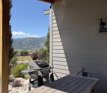 Wolf Creek House | Private Powder Mtn B2 Desk Hot Tub Ski Retreat