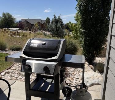 Wolf Creek House | Private Powder Mtn B2 Desk Hot Tub Ski Retreat