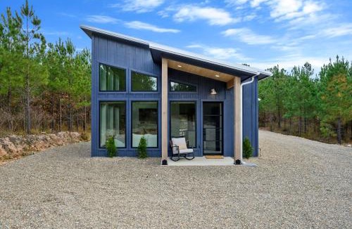 Broken Bow Villa | Private Romantic HotTub, Soaking Tub, King Bed