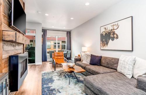 Kimball Junction House | Private Rooftop Hot Tub Views Bumper Pool Table High-Speed WiFi & Fireplace