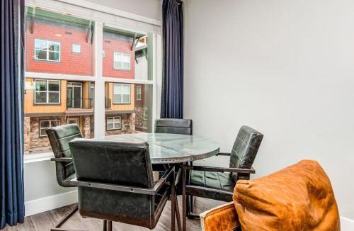 Kimball Junction House | Private Rooftop Hot Tub Views Bumper Pool Table High-Speed WiFi & Fireplace