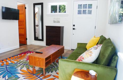 Arvada House | Private Studio - King Bed - Wifi