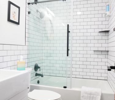 Arvada House | Private Studio - King Bed - Wifi