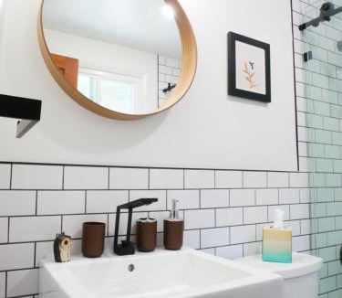 Arvada House | Private Studio - King Bed - Wifi