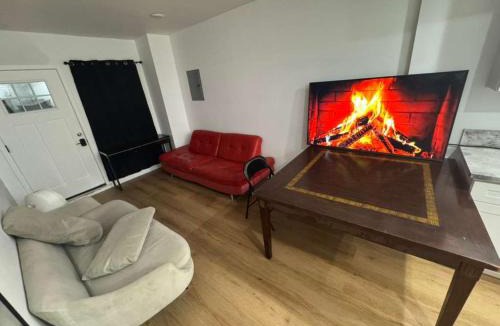 Los Angeles Hostel | Private Studio Near USC & LA Coliseum