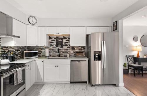 Lamar Heights Area House | Private Upper Unit Home, Pet Friendly, Min to DT