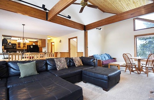 Fraser House | Private vacation home 5 bedroom, pet friendly & clubhouse amenities