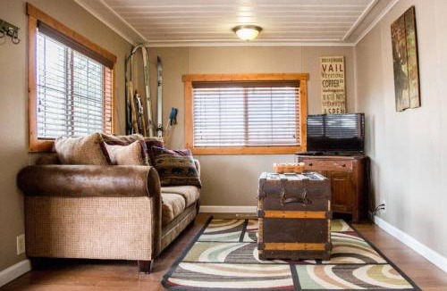 Estes Park House | Prospect Cabin, Cozy 1-bedroom cabin with kitchen Dogs OK