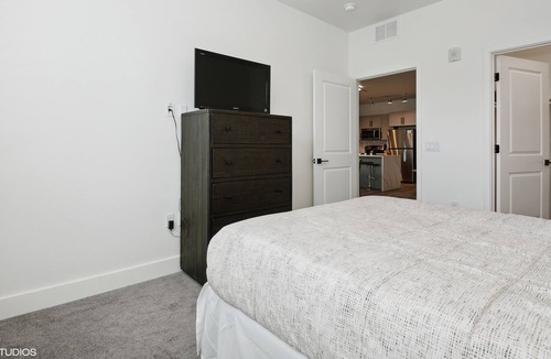Booker T. Washington Apartment | PURE SUITES 2 Bed Downtown Phoenix Gym Pool Grills Parking