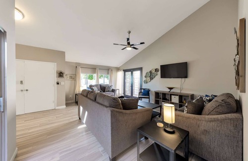 Pima Meadows House | PVT backyard w Gated Pool & BBQ, Dog Friendly, WIFI, Close to ASU, 101 Freeway & Old Town Scottsdale