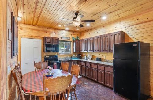 Shell Knob Apartment | Quail Cove Pine Premium Lakefront Condo Boatslip