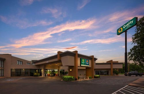 Grand Island Hotel | Quality Inn and Conference Center I-80 Grand Island