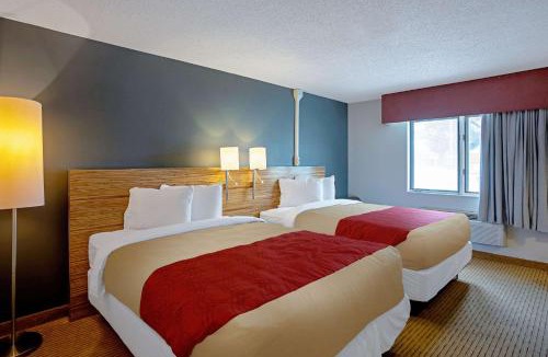 Clinton Hotel | Quality Inn Frontier at US Hwy 30