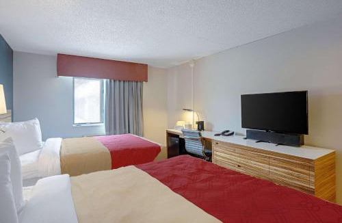 Clinton Hotel | Quality Inn Frontier at US Hwy 30