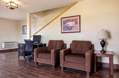 Hays Hotel | Quality Inn Hays I-70