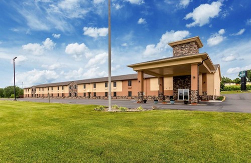 Newton Hotel | Quality Inn Newton