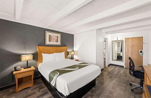 Council Bluffs Hotel | Quality Inn & Suites Council Bluffs - Omaha East