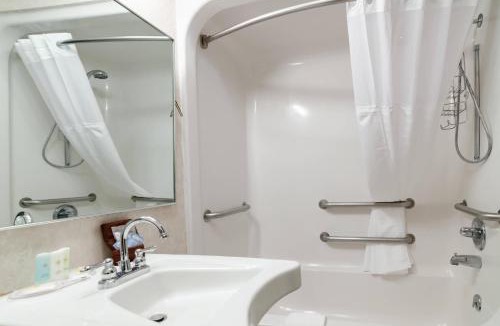 Colby Hotel | Quality Inn & Suites Colby