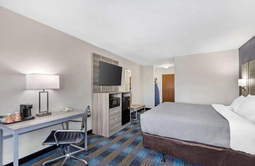 Fort Madison Hotel | Quality Inn & Suites Fort Madison near Hwy 61