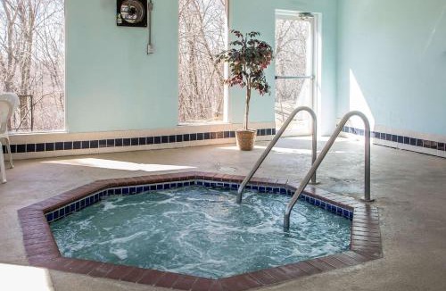 West Bend Hotel | Quality Inn & Suites West Bend