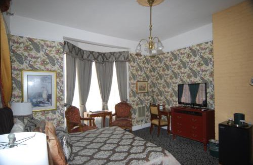 Lower Pacific Heights Hotel | Queen Anne