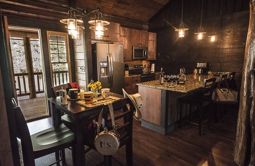 Jardine Cabin | Quiet Cabin With a Creek Nearby - Wildlife and Mountain Views