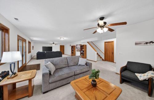 Lincoln House | Quiet Lincoln Gem 3 King BRs Garage home