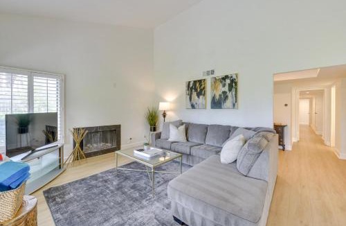Palm Desert House | Quiet Palm Desert Condo: Workspace & Pool Access!