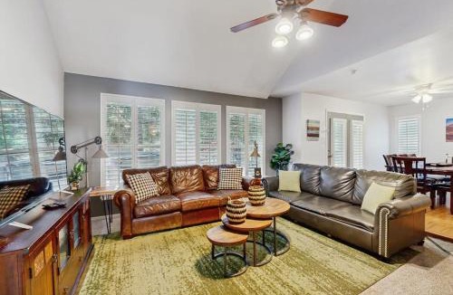 Cottonwood Heights House | Quiet & spacious townhome with a private hot tub & great views - close to skiing