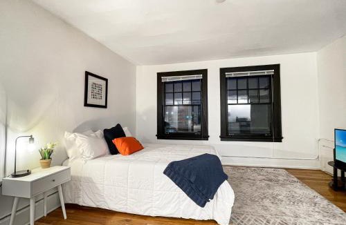 Downtown Des Moines Apartment | Quiet Studio on Grand - Downtown DSM!