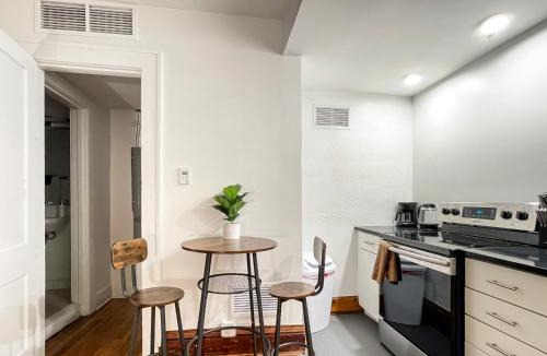 Downtown Des Moines Apartment | Quiet Studio on Grand - Downtown DSM!