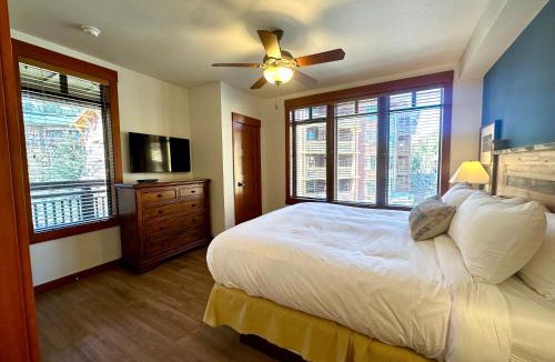 Mammoth Lakes House | Quiet, Updated, Corner Condo in the Village! Parking, Pool & Spa