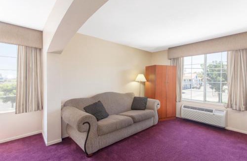Sierra Sky Park Hotel | Ramada by Wyndham Fresno Northwest