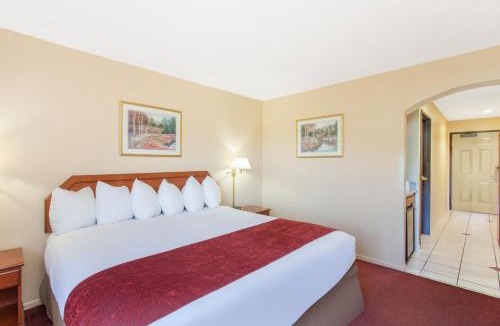 Sierra Sky Park Hotel | Ramada by Wyndham Fresno Northwest