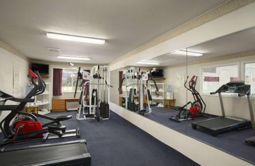 Bloomington Hotel | Ramada Limited Bloomington IL I-74/I-55