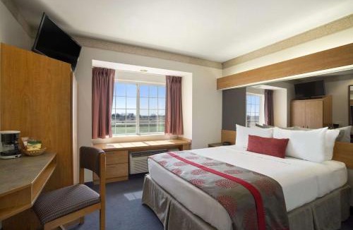 Bloomington Hotel | Ramada Limited Bloomington IL I-74/I-55