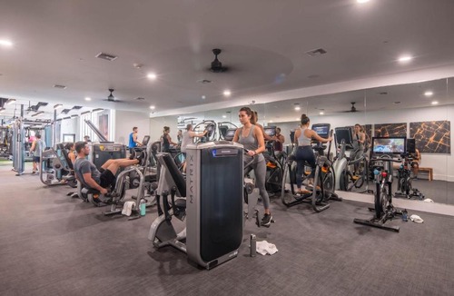 North Scottsdale Apartment | Rare King Bed Hot Tub Pool Golf Pickleball Parking