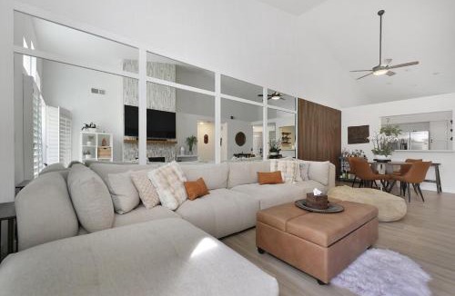 Palm Desert House | RARE Poolside - LUXE 1BR King, Pool, EV station
