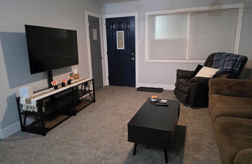 Pauline House | Recently Remodeled 4-bedroom house in brilliant Topeka