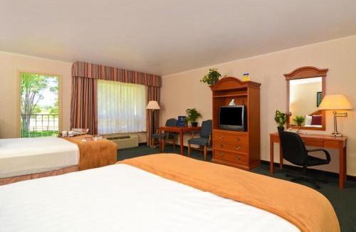 Montrose Hotel | Red Arrow Inn & Suites, a Travelodge by Wyndham