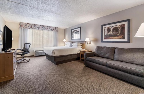 Palm Valley Hotel | Red Lion Inn & Suites Goodyear Newly Renovated