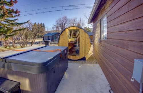 Red Lodge House | Red Lodge Cabin w/Hot Tub ~ 1/2 Mi to Downtown!