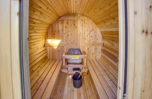 Red Lodge House | Red Lodge Cabin w/Hot Tub ~ 1/2 Mi to Downtown!