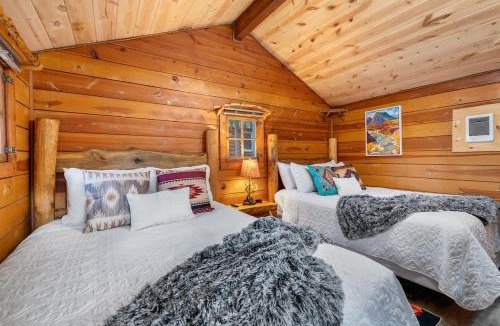 Rapid City House | Red Rock Cabin- Black Hills Retreat
