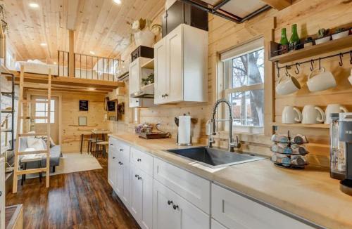 Colorado Springs House | Red Rock Roost Posh Studio near Hiking Trails